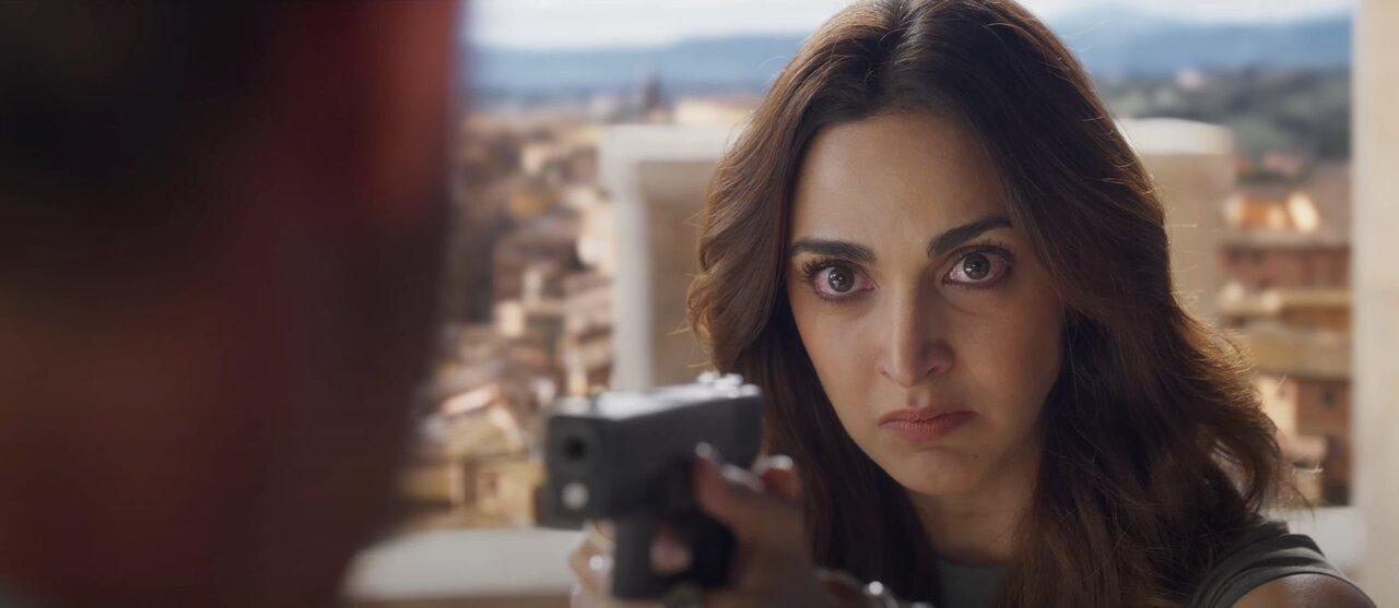 Happy to note that Kiara Advani is not just an eye candy in the film. She will be seen as a soldier herself getting in between the face off between Hrithik and NTR Jr